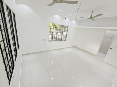 Bedroom Image of 1300 Sq.ft 2.5 BHK Apartment / Flat for sale in Kottivakkam Chennai for Rs. 20000000