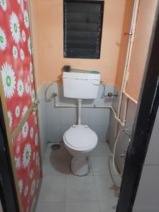 Bathroom Image of 320 Sq.ft 1 RK Apartment / Flat for rent in Santacruz East Mumbai for Rs. 27000