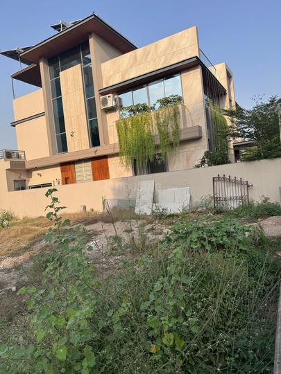 chitvan plot Main Image 1