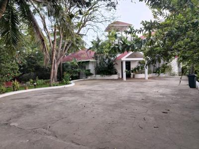 Parking Area Image of 5500 Sq.ft 3 BHK Independent House for rent in Injambakkam Chennai for Rs. 200000