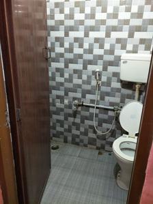 Bathroom Image of 900 Sq.ft 2 BHK Independent House for rent in Aminjikarai Chennai for Rs. 19000