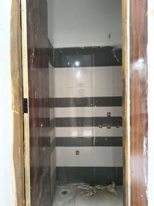 Common Bathroom Image of 1200 Sq.ft 3 BHK Apartment / Flat for sale in Govindpuram Ghaziabad for Rs. 4265000