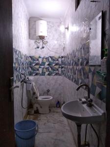 Bathroom Image of 1299 Sq.ft 3 BHK Builder Floor for rent in Karol Bagh New Delhi for Rs. 40000