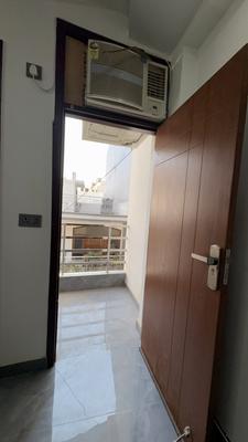 Balcony Image of 450 Sq.ft 1 BHK Apartment / Flat for rent in Chhattarpur New Delhi for Rs. 19000