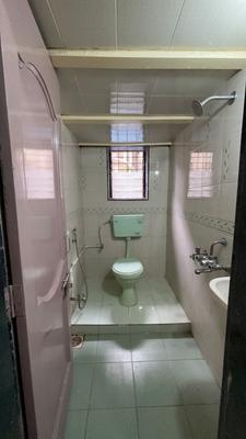 Bathroom Image of 750 Sq.ft 1 BHK Apartment / Flat for rent in Hemoo Kalani Society, Pimpri Pune for Rs. 17500