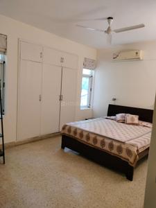 Bedroom Image of 1800 Sq.ft 3 BHK Builder Floor for rent in South Extension II New Delhi for Rs. 150000