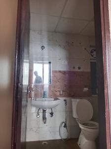 Bathroom Image of 845 Sq.ft 2.5 BHK Apartment / Flat for rent in Amrapali Riverview, Noida Extension Greater Noida for Rs. 19000