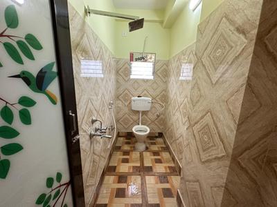 Bathroom Image of 800 Sq.ft 2 BHK Apartment / Flat for rent in South Dum Dum Kolkata for Rs. 20000