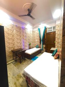 Hall Image of yellow living in Laxmi Nagar, New Delhi