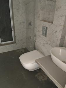 Common Bathroom Image of 950 Sq.ft 2 BHK Apartment / Flat for rent in Godrej Central, Chembur Mumbai for Rs. 80000