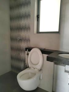 Common Bathroom Image of 950 Sq.ft 2 BHK Apartment / Flat for sale in Lodha Amara, Kolshet Thane for Rs. 14500000