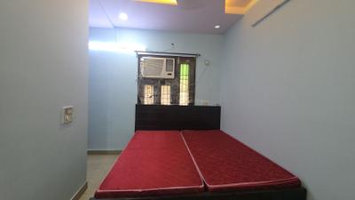 Bedroom Image of 400 Sq.ft 1 BHK Builder Floor for rent in Pitampura New Delhi for Rs. 22900