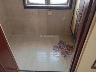Bathroom Image of 1200 Sq.ft 2 BHK Apartment / Flat for rent in Lakshmi Sai Amrutha Doyen, APHB Colony Guntur for Rs. 14000