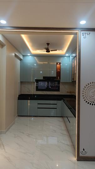 Luxurious 4 Bhk Flat Main Image 1