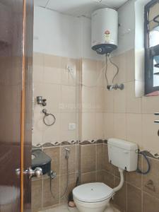 Bathroom Image of 1650 Sq.ft 3 BHK Apartment / Flat for rent in Panchsheel SPS Residency, Indirapuram Ghaziabad for Rs. 32000