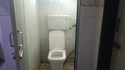 Bathroom Image of 352 Sq.ft 1 BHK Apartment / Flat for rent in Malad West Mumbai for Rs. 21000
