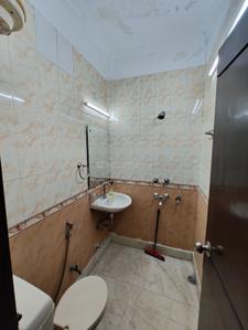 Bathroom Image of 450 Sq.ft 1 BHK Builder Floor for rent in Lajpat Nagar New Delhi for Rs. 32000