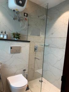 Bathroom Image of 750 Sq.ft 1 BHK Apartment / Flat for rent in The Lucknow 1090 Apartment, Hazratganj Lucknow for Rs. 9000