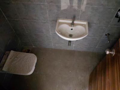 Bathroom Image of 600 Sq.ft 1 BHK Apartment / Flat for rent in Kamala Gulmohar CHS, Goregaon West Mumbai for Rs. 45000