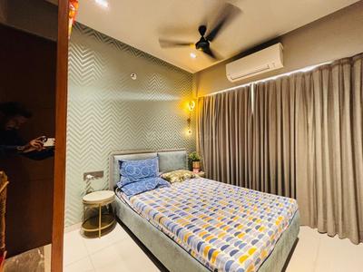 Bedroom Image of 950 Sq.ft 2 BHK Apartment / Flat for sale in Elite Ornate, Tragad Ahmedabad for Rs. 7100000