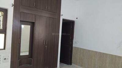 Bedroom Image of 1050 Sq.ft 2 BHK Apartment / Flat for rent in Arun Vihar, Sector 37 Noida for Rs. 35000