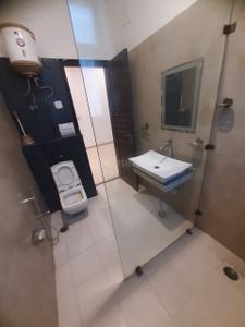 Bathroom Image of 3000 Sq.ft 3 BHK Builder Floor for rent in Sector 39 Noida for Rs. 60000
