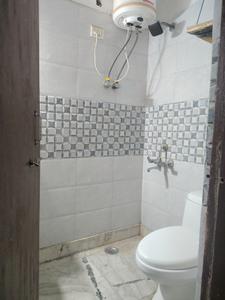 Common Bathroom One Image of 900 Sq.ft 2 BHK Apartment / Flat for rent in Said-Ul-Ajaib New Delhi for Rs. 25000