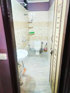 Bathroom Image of 600 Sq.ft 2 BHK Apartment / Flat for sale in Ashok Vihar Phase 3 Extension Gurgaon for Rs. 2500000