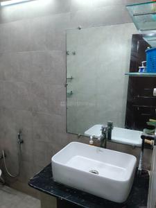 Bathroom Image of 950 Sq.ft 2 BHK Apartment / Flat for rent in Vaishali Ghaziabad for Rs. 25000