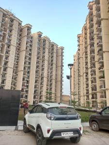 Image of 800 Sq.ft 2 BHK Apartment / Flat for sale in Signature Global The Millennia I, Sector 37D, Gurgaon for Rs. 7300000