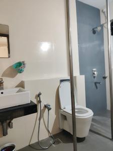 Bathroom Image of 1050 Sq.ft 2 BHK Apartment / Flat for sale in Rustomjee Yazarina, Dadar East Mumbai for Rs. 49000000