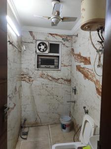 Bathroom Image of 900 Sq.ft 2 BHK Builder Floor for rent in Ramesh Nagar New Delhi for Rs. 30000