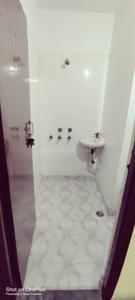 Bathroom Image of 800 Sq.ft 2.5 BHK Builder Floor for rent in Vasundhara Ghaziabad for Rs. 15000