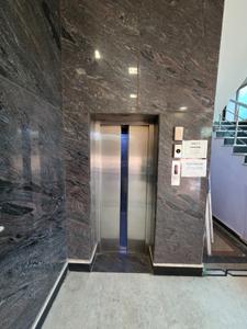 Bathroom Image of 300 Sq.ft 1 RK Apartment / Flat for rent in Sarita Vihar New Delhi for Rs. 20000