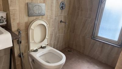 Bathroom Image of 680 Sq.ft 1 BHK Apartment / Flat for rent in Lodha Amara, Kolshet Thane for Rs. 28000
