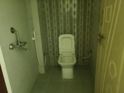 Common Bathroom Image of 800 Sq.ft 1 BHK Apartment / Flat for rent in Hafeezpet Hyderabad for Rs. 18500
