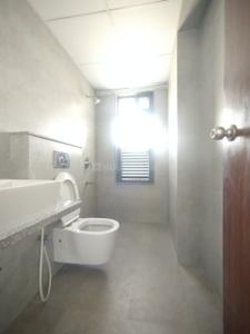 Bathroom Image of 650 Sq.ft 1 BHK Apartment / Flat for rent in Koregaon Park Pune for Rs. 45000