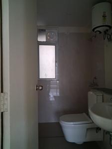 Common Bathroom Image of 2000 Sq.ft 4 BHK Apartment / Flat for sale in Jaypee Kosmos, Sector 134 Noida for Rs. 21500000