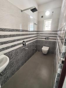 Bathroom Image of 1020 Sq.ft 2 BHK Apartment / Flat for sale in Purbalok Kolkata for Rs. 7000000