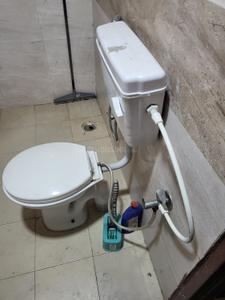 Bathroom Image of 420 Sq.ft 1 BHK Apartment / Flat for rent in Kapashera New Delhi for Rs. 18000