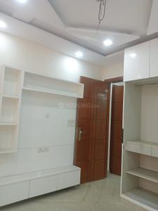 Bedroom Image of 950 Sq.ft 3 BHK Builder Floor for sale in Shalimar Bagh New Delhi for Rs. 16000000
