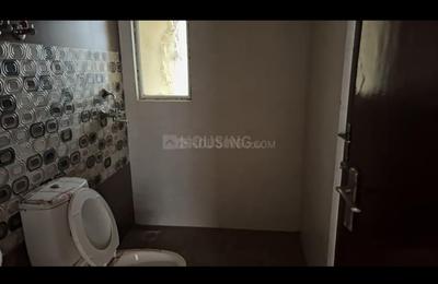 Bathroom Image of 2415 Sq.ft 4 BHK Apartment / Flat for sale in Rise Organic Homes Phase 1, Mahurali Ghaziabad for Rs. 16900000