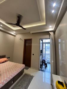 Bedroom Image of 1780 Sq.ft 3 BHK Builder Floor for rent in Shalimar Bagh New Delhi for Rs. 70000
