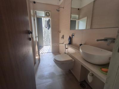 Bathroom Image of 1080 Sq.ft 3 BHK Apartment / Flat for sale in Dadar East Mumbai for Rs. 54500000
