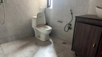 Bathroom Image of 300 Sq.ft 1 RK Studio for rent in Sarita Vihar New Delhi for Rs. 25000