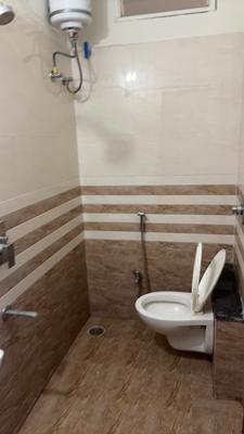 Bathroom Image of 650 Sq.ft 1 BHK Apartment / Flat for rent in Scheme No 114 Indore for Rs. 18000