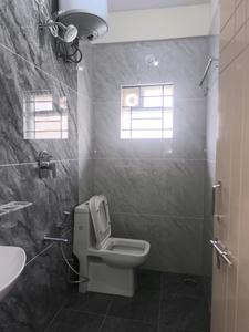 Common Bathroom Image of 551 Sq.ft 1 BHK Apartment / Flat for rent in Singasandra Bengaluru for Rs. 22000