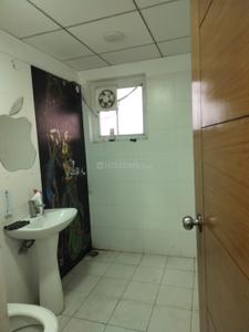 Bathroom Image of 1730 Sq.ft 3 BHK Apartment / Flat for rent in Paramount Golfforeste Villas, Surajpur Greater Noida for Rs. 21000