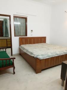 Bedroom Image of 1200 Sq.ft 2 BHK Builder Floor for rent in Swaraj Homes RWA Chittaranjan Park Block K, Chittaranjan Park New Delhi for Rs. 50000