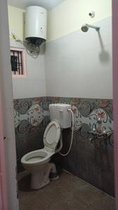 Bathroom Image of 400 Sq.ft 1 BHK Independent House for rent in Halasuru Bengaluru for Rs. 22000